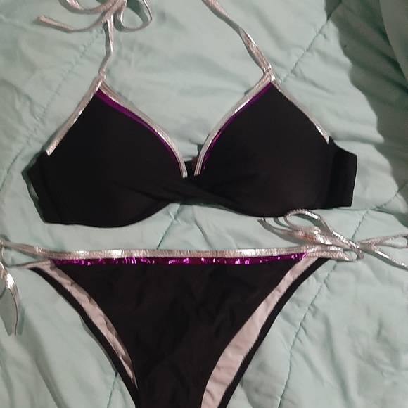 Bikini - Picture 4 of 4